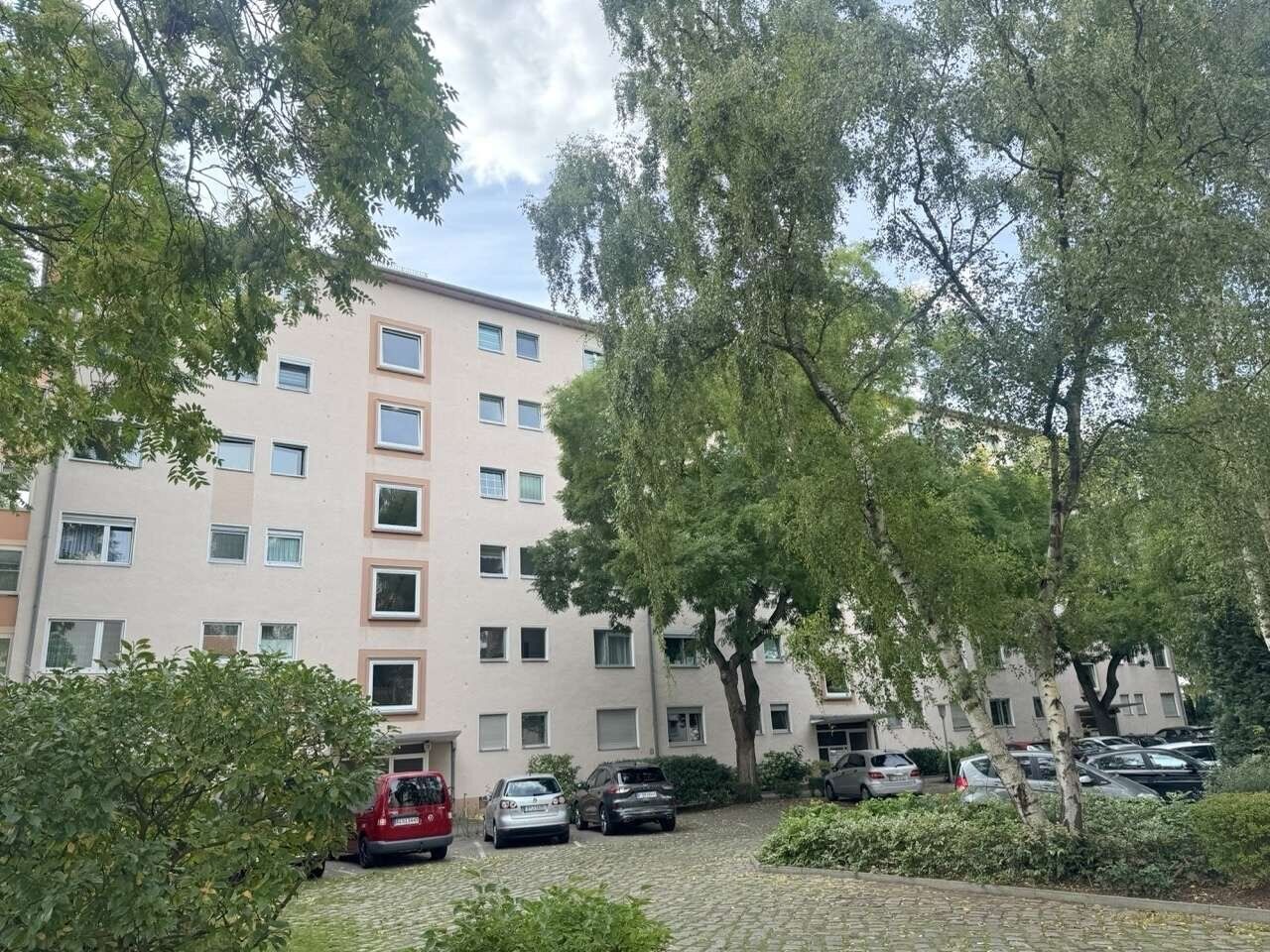 Wohnanlage mit Stellplätzen