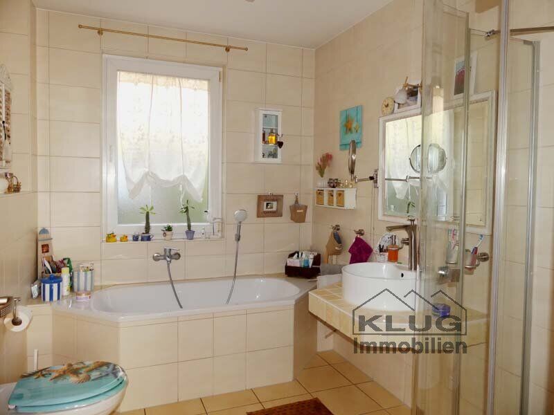 Komfortbad-WC mit Badewanne u.