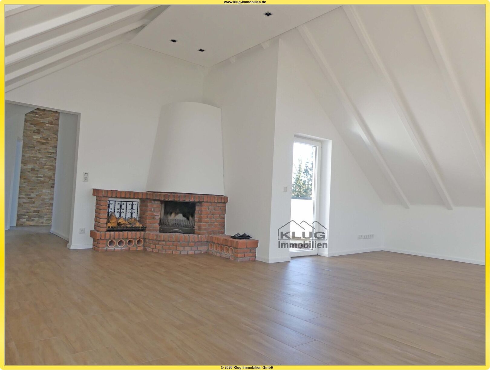 Hermsdorf! Top modernisierte 4 Zimmer Dachgeschosswohnung mit 2 Balkonen