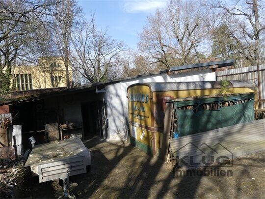 Nebenfläche auf der linken Sei