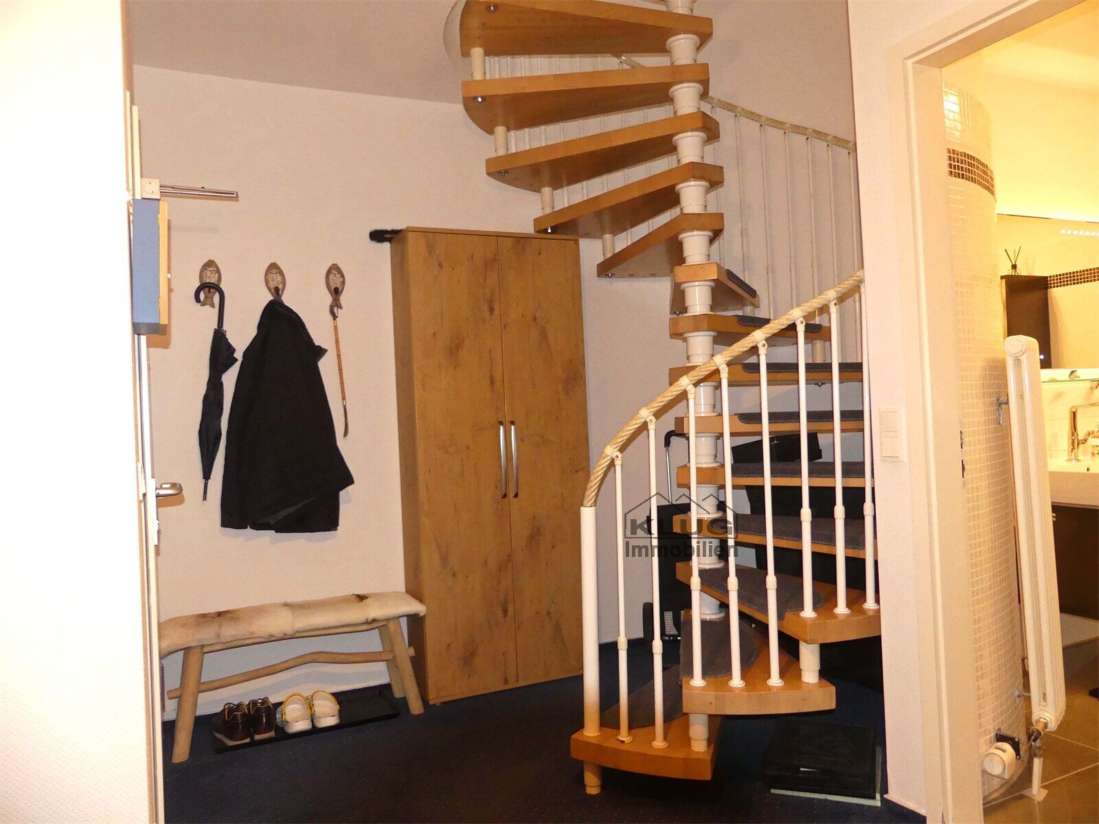 Diele mit Ausgang zum Treppenh