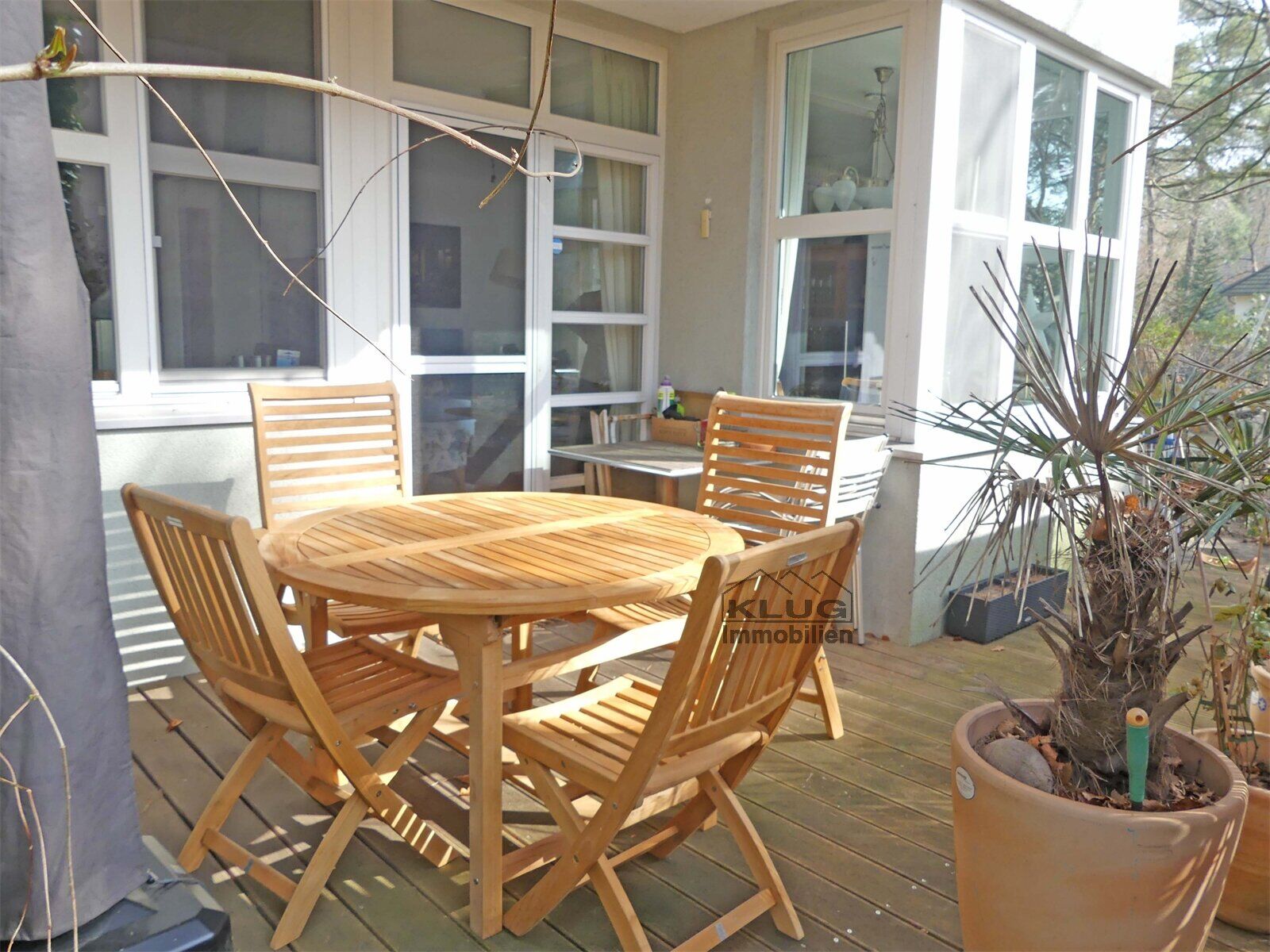 Große Sonnenterrasse