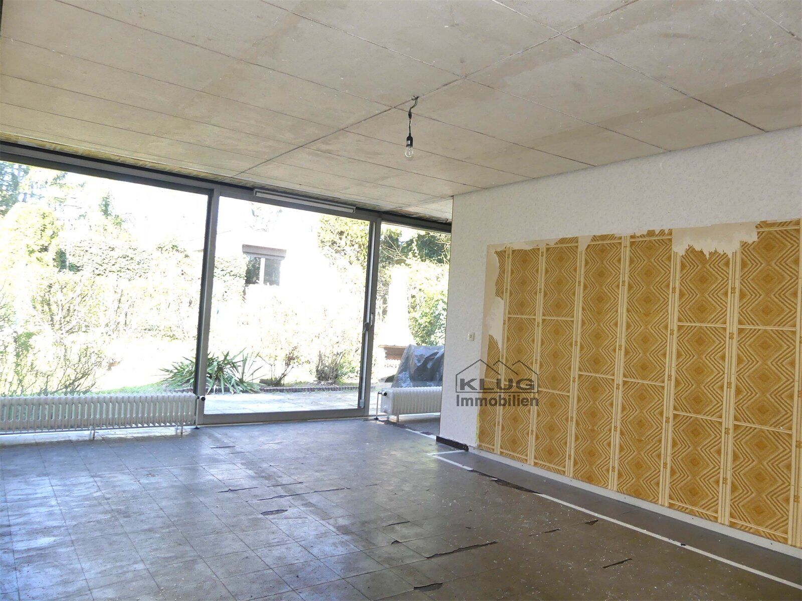 Wohnraum mit großer Schiebetür