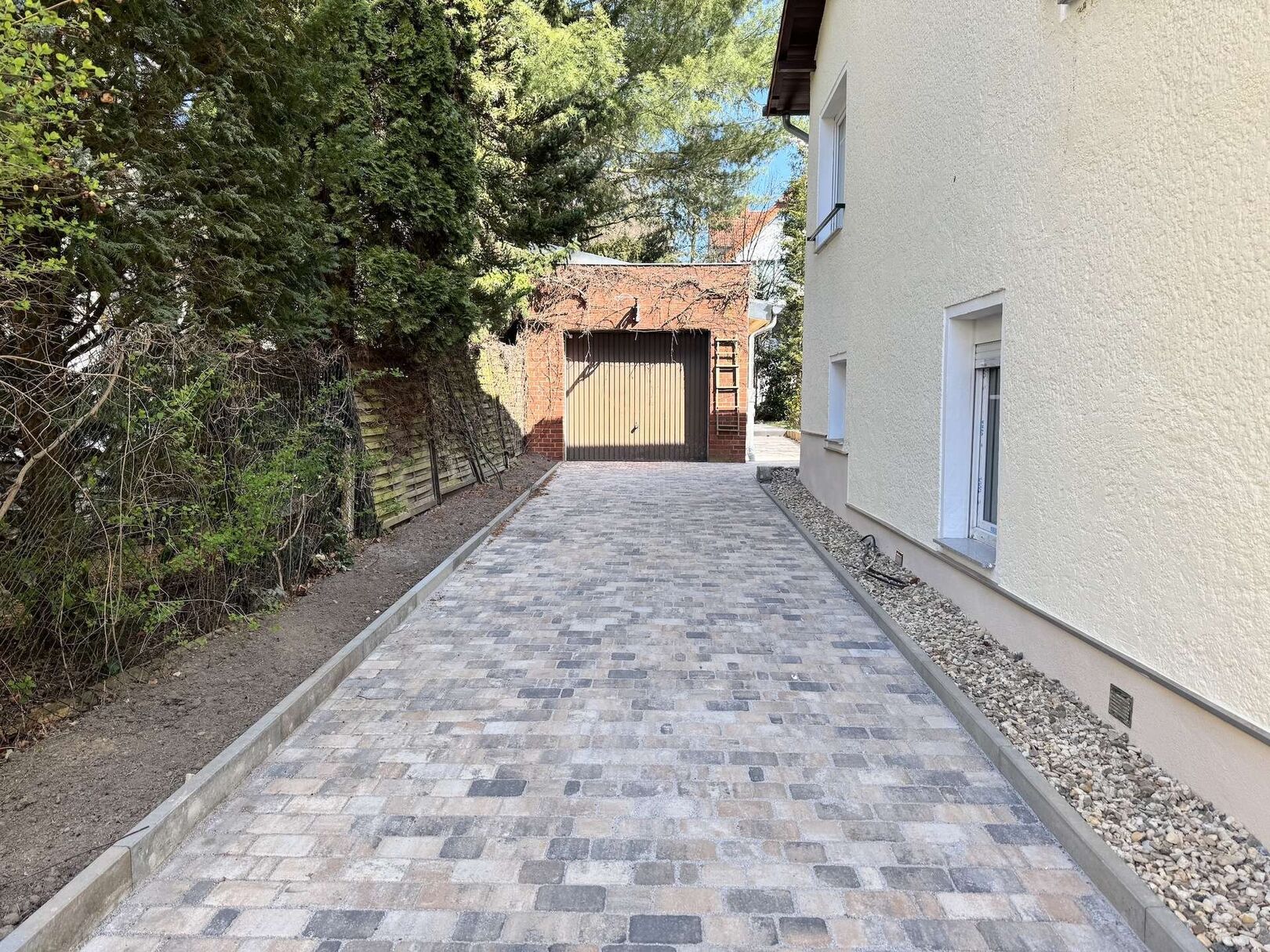 Grundstückseinfahrt