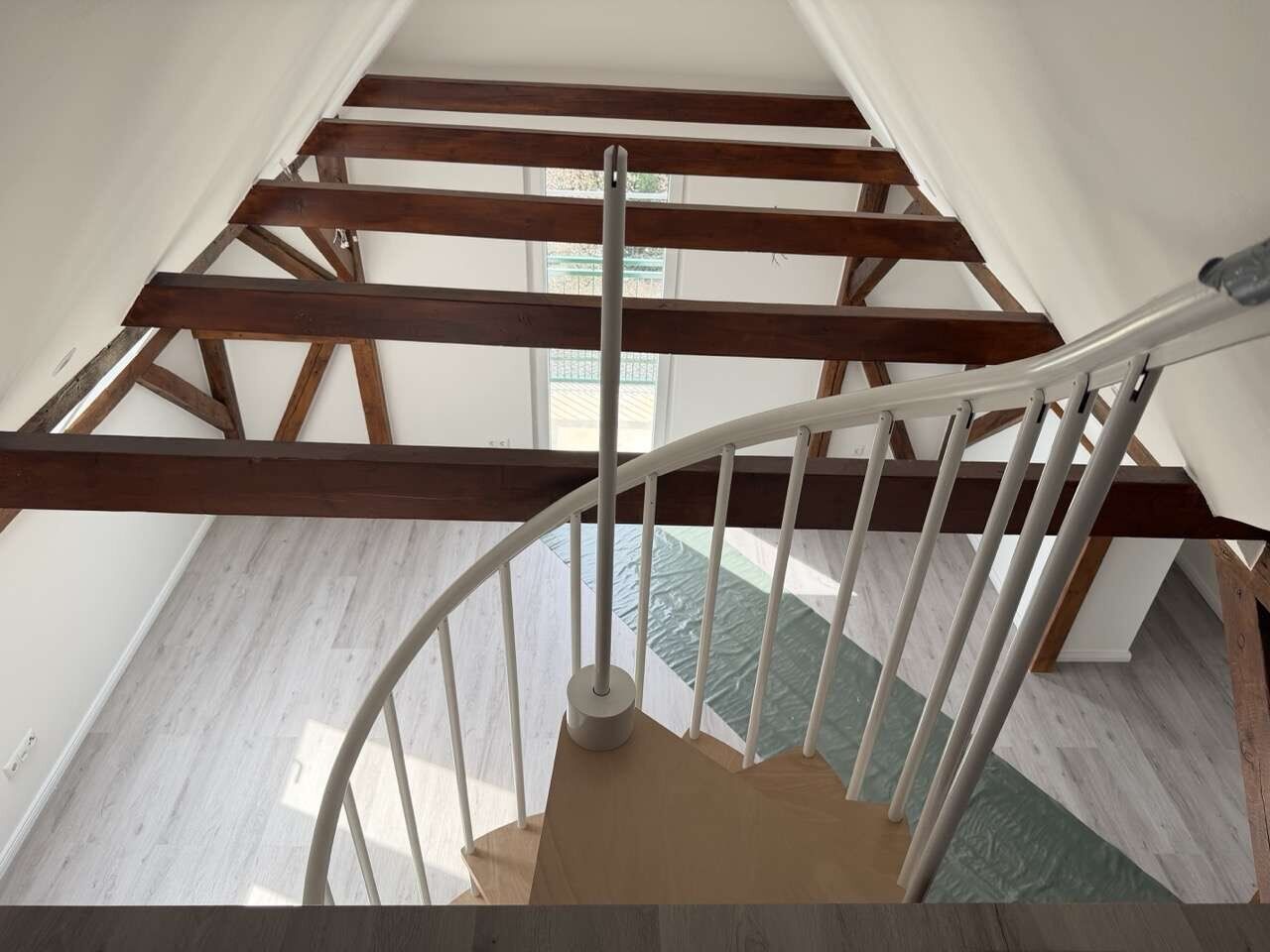 Blick vom Dachboden in das Wohnzimmer