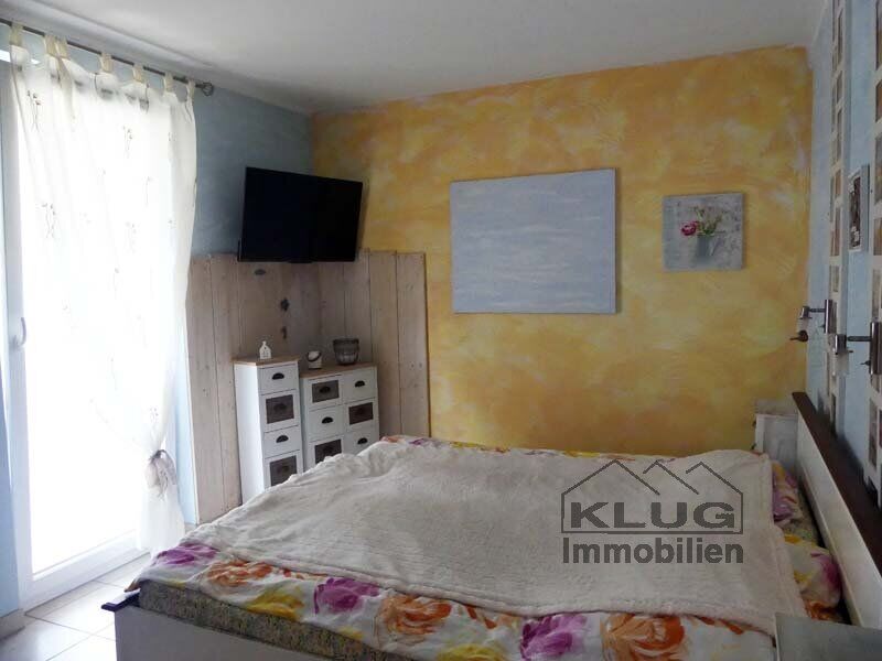 Schlafzimmer mit Ausgang zur T