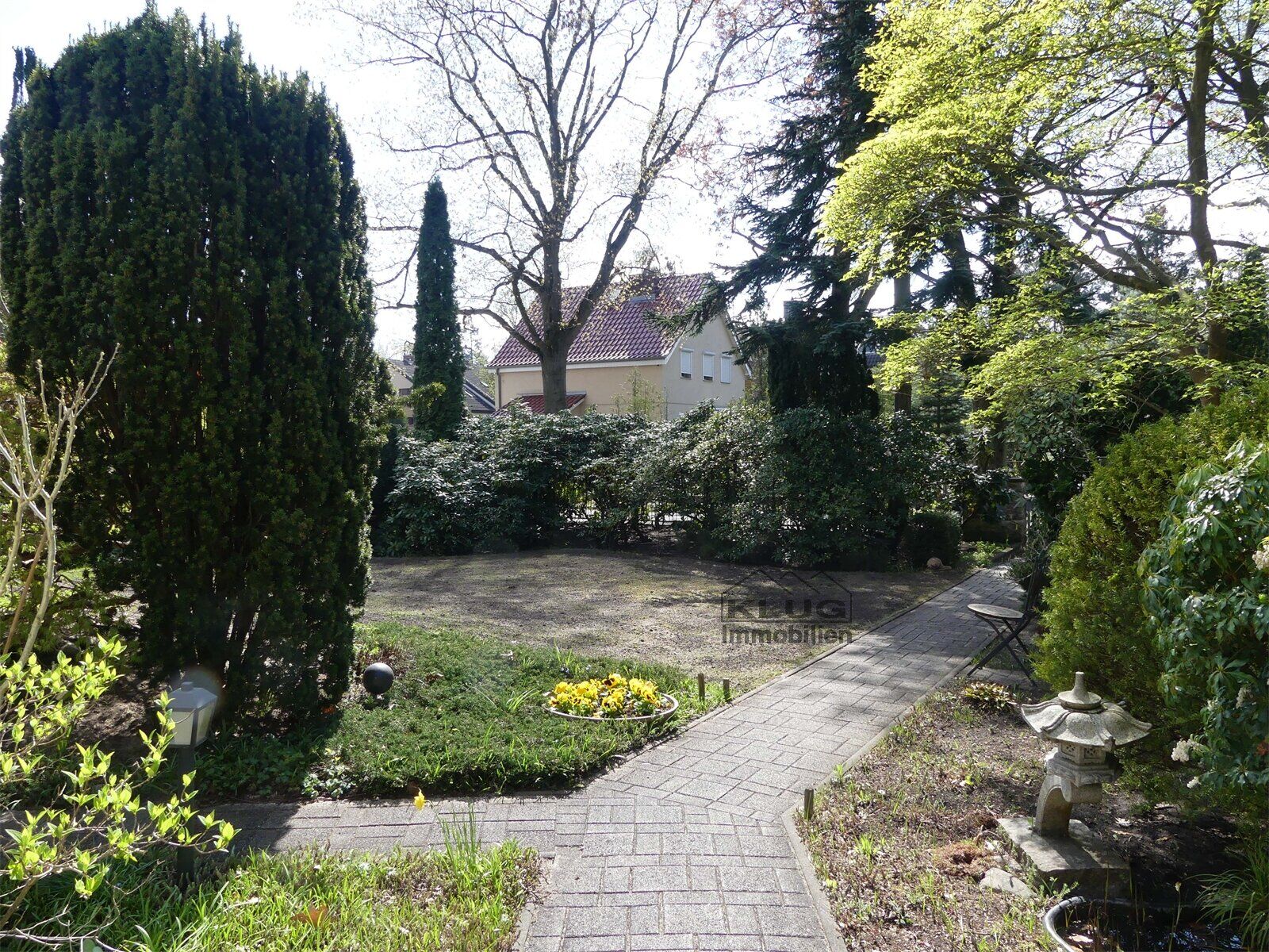 Angelegter Weg zur Straße