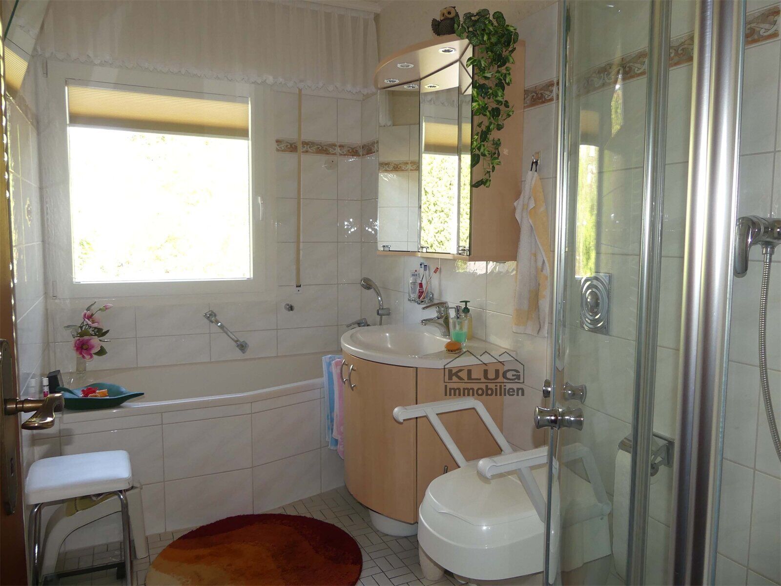 Komfortbad mit Badewanne u. Du