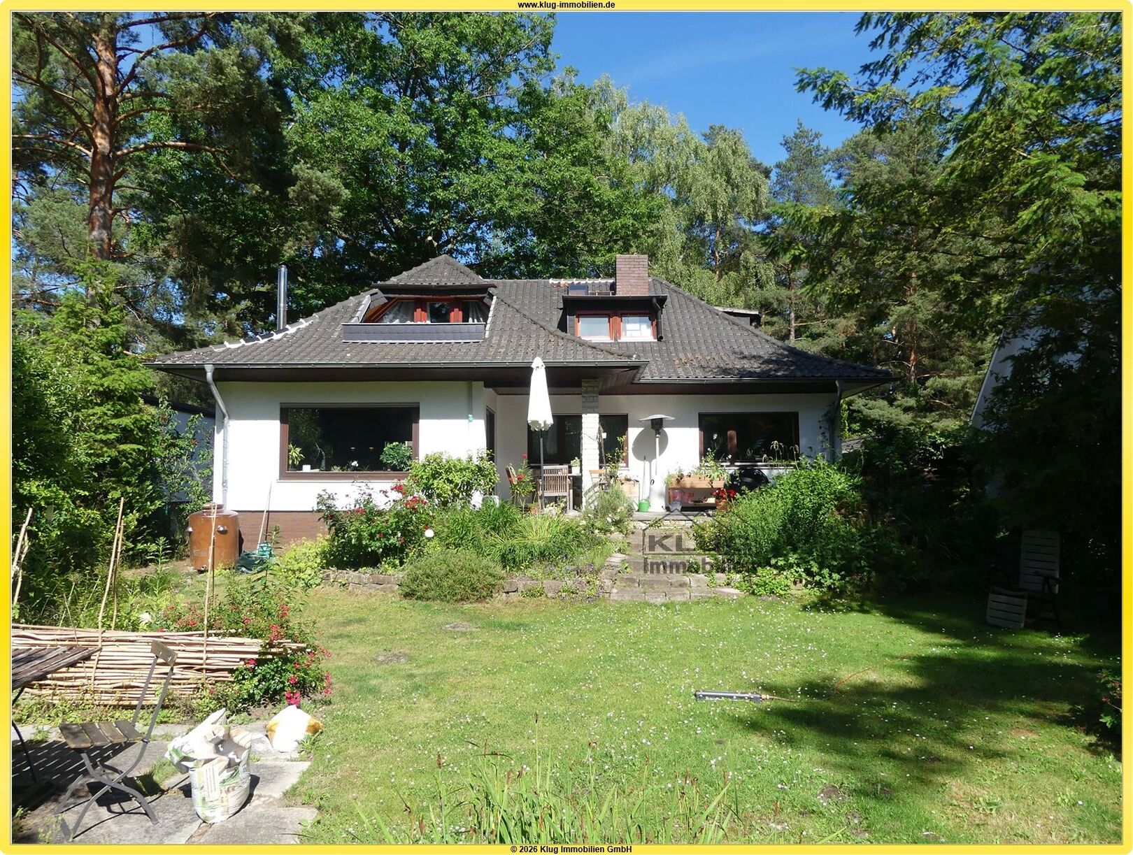 Frohnau! Familiengerechtes Einfamilienhaus mit idyllischem Sonnengrundstück, Kamin u. 2 Garagen