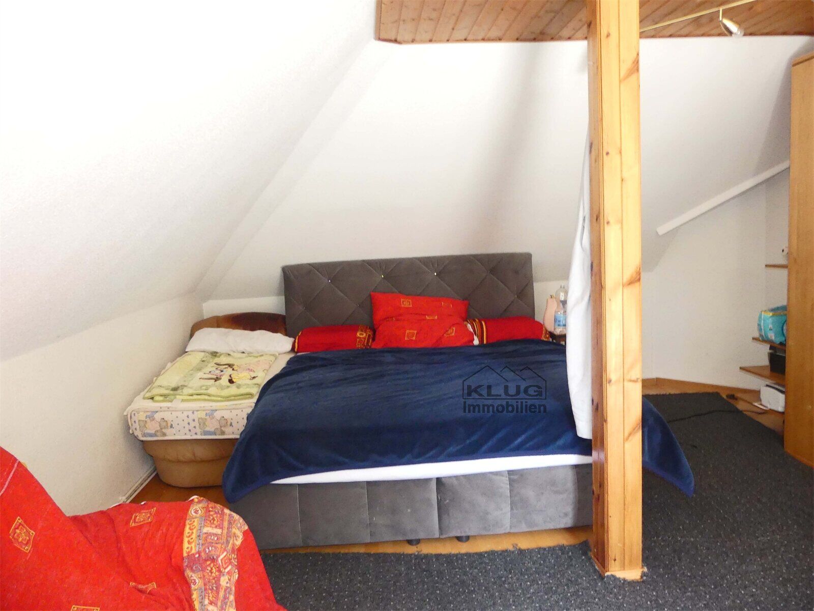 Dachzimmer rechte Seite im OG