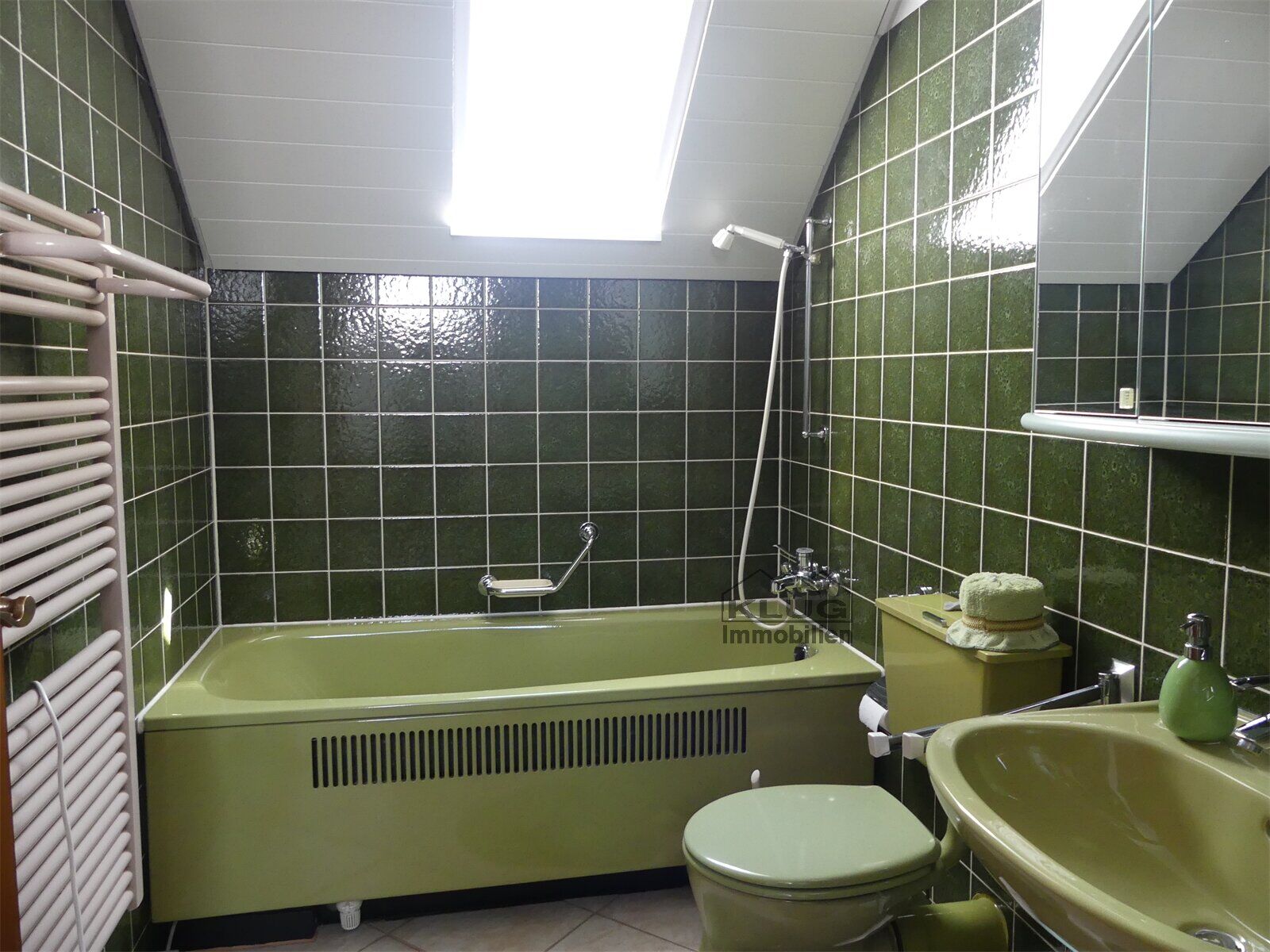 Wannenbad WC im DG