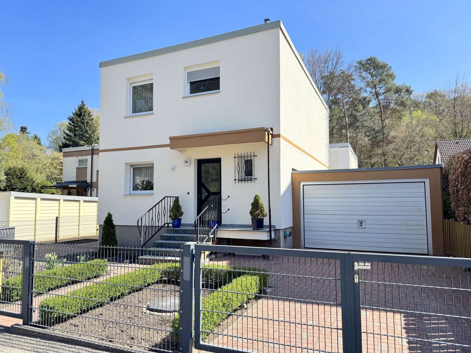 Haus und Garage