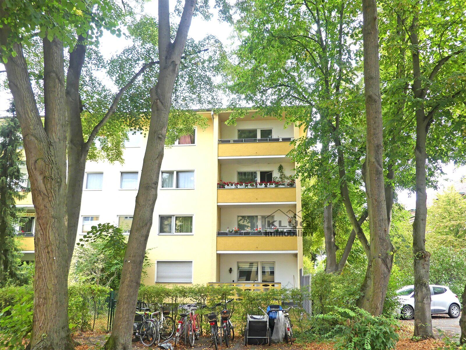 Rückansicht mit Balkon
