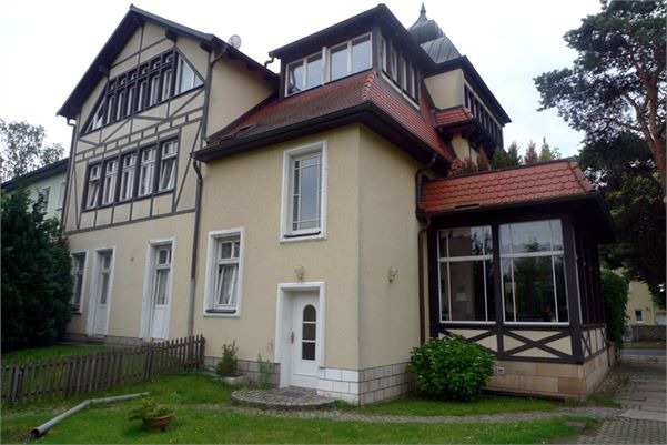 Rückansicht mit Wintergarten u