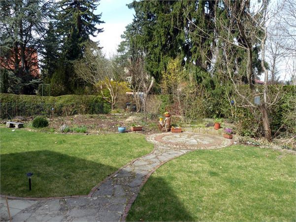 Gartenansicht mit Freisitz