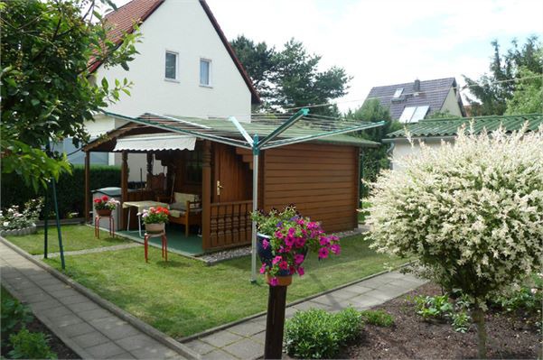 Grundstück mit Gartenhaus