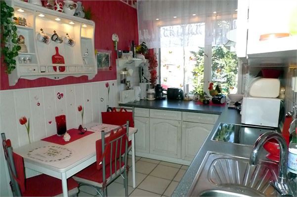 Einbauküche mit Essplatz