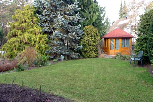 Garten mit Pavillion