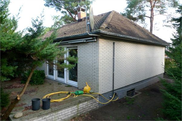 Hausansicht mit Terrasse