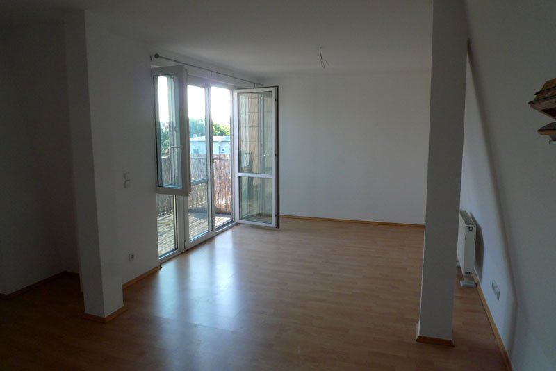 Wohnzimmer mit Balkon