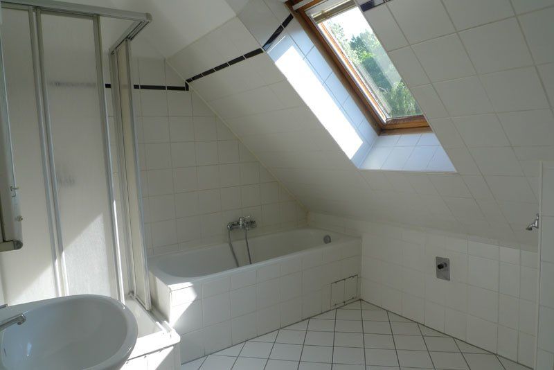 Bad mit Wanne und Dusche