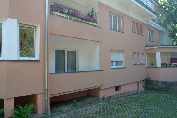 Rückansicht mit Balkon