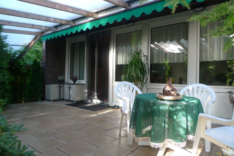 Große überdachte Sonnenterrass