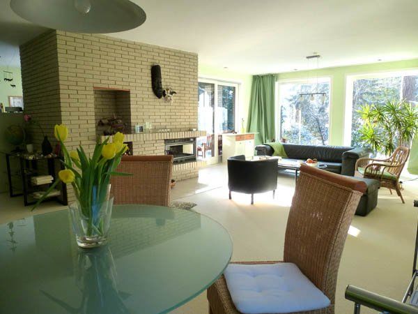 Großes helles Wohnzimmer