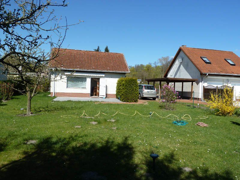 Rückansicht mit Sonnenterrasse