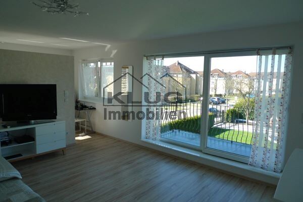 Großes Zimmer mit Balkon