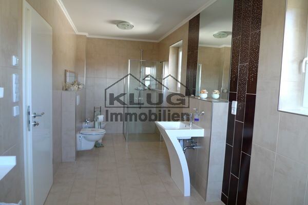 Großes Komfortbad WC mit Dusch