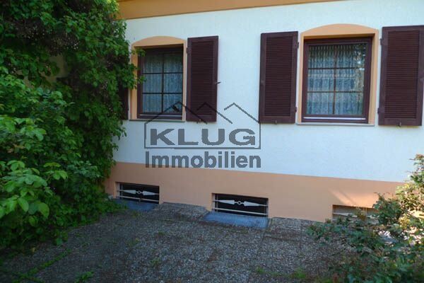 Kleine seitliche Terrasse