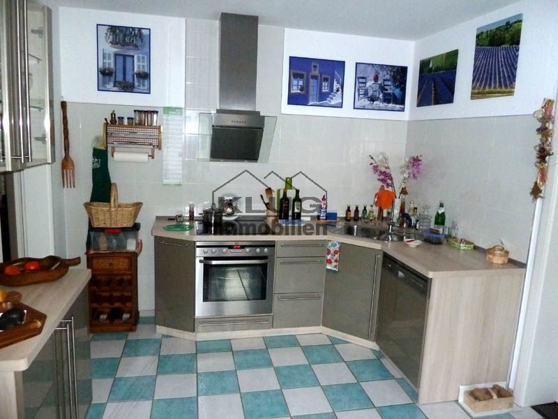 Einbauküche mit Herd u. Dunsta