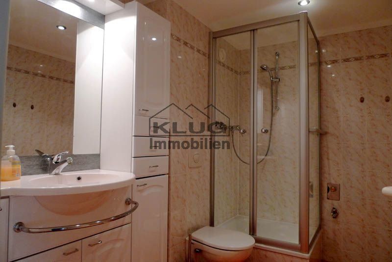 Neuwertiges Duschbad