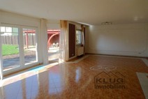 03 - Wohnzimmer mit Blick zur überd