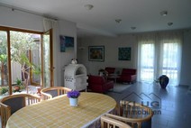 05 - Essbereich mit Kamin u. Winter