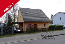 02 - Straßenansicht mit Carport