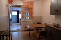 04 - Küche mit Ausgang zur überdach