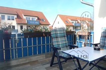 02 - Großer Balkon mit Markise