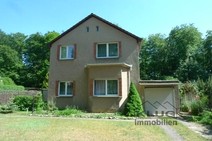 04 - Straßenansicht mit Garage