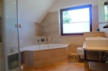 09 - Wannenbad WC mit großer Dusche