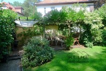 07 - Terasse mit Pergola im Garten