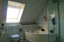 11 - Bad WC mit Wanne und Dusche