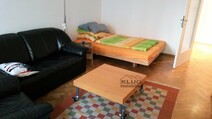 06 - Wohnzimmer mit Couch u. Bett