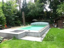 07 - Großer Swimmingpool mit Überda