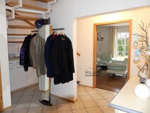 05 - Flur mit Garderobe im EG