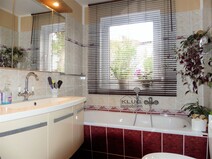 12 - Bad WC mit Badewanne und Dusch