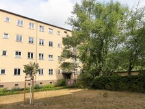 12 - Aussenansicht mit Hauseingang