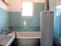 15 - Wannenbad WC mit Badeofen