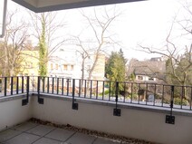 13 - Großer Balkon auf der Vorderse